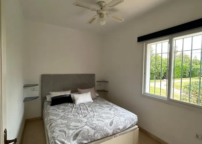 Дом отдыха Marbella House *