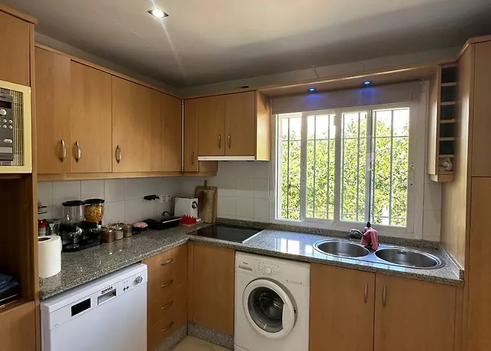 Дом отдыха Marbella House Эстепона