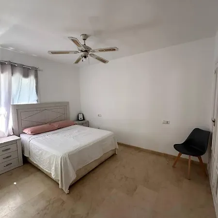 Marbella House Tatil Evi